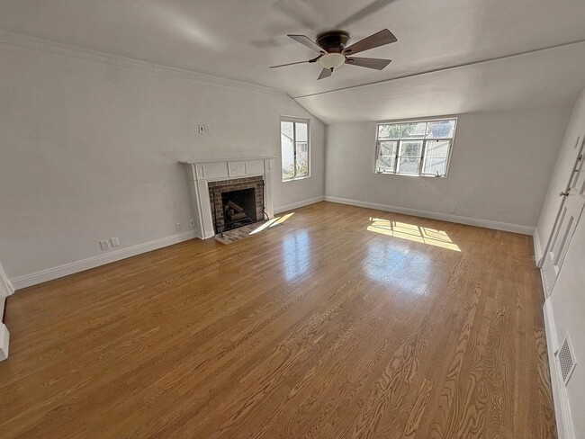 Photo - 1221 N Sweetzer Ave Unidad 1227