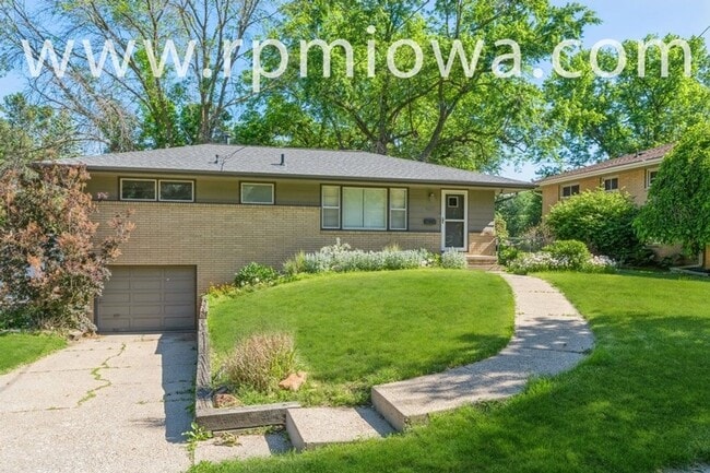 Building Photo - WELCOME HOME!! 3 Bedroom, 1 Bath Home in Des Moines