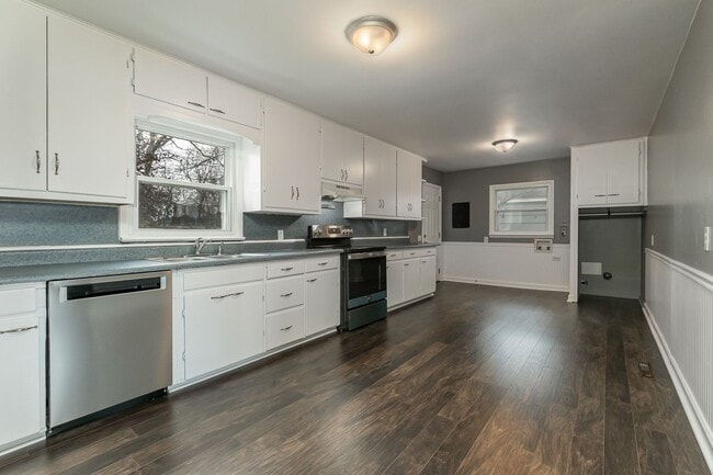 Photo - REMODELED 3 bedroom | 1 bathroom | Fenced Backyard Home in a Quiet Neighborhood! We Welcome Pets!