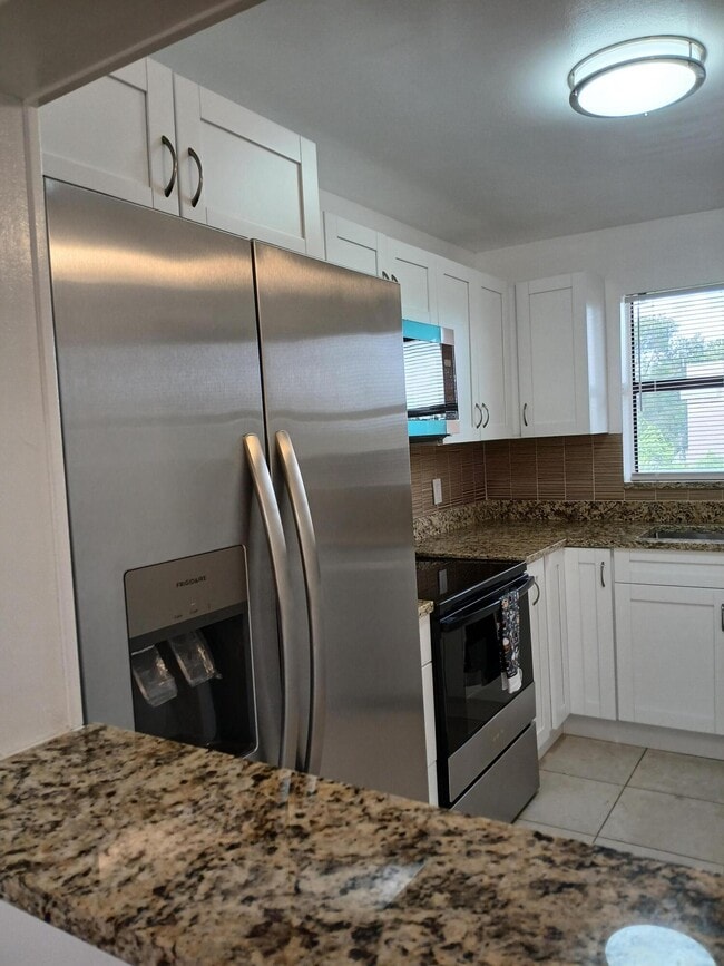 Building Photo - 4760 Lucerne Lakes Blvd W Unit 405 Rental
