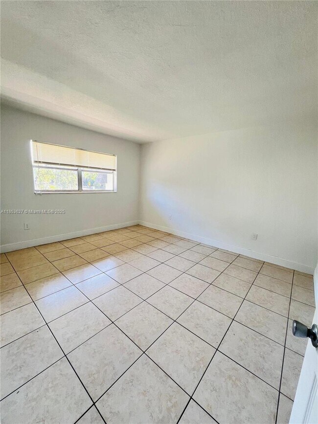 Photo - 8601 SW 94th St Unidad 204W