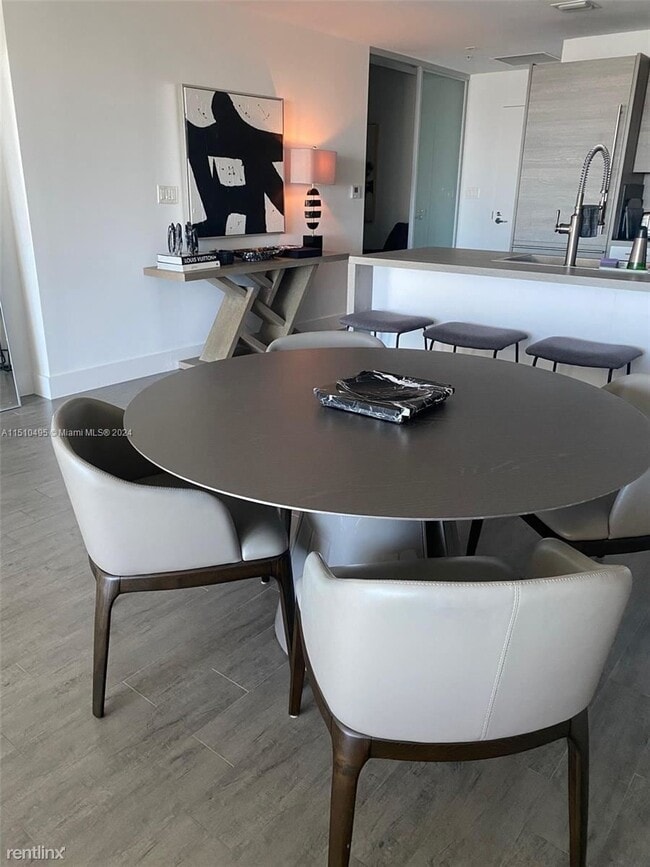 Photo - 3 br, 3 bath House - 400 Sunny Isles Blvd ...