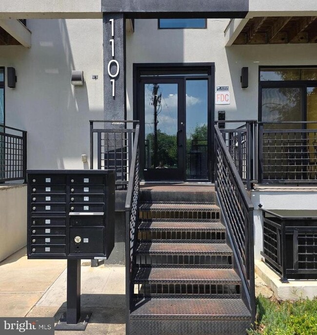 Building Photo - 1101 Fern St NW Unit 301