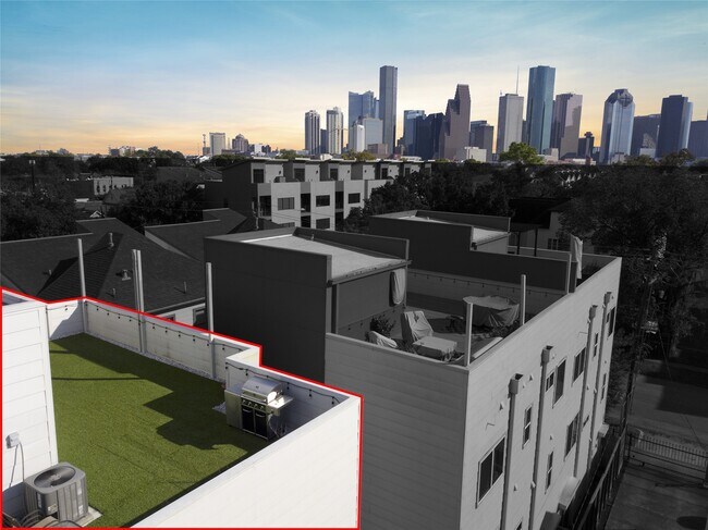 Photo - 1604 Crockett St