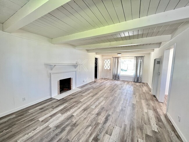 Photo - 1932 Rutledge Way