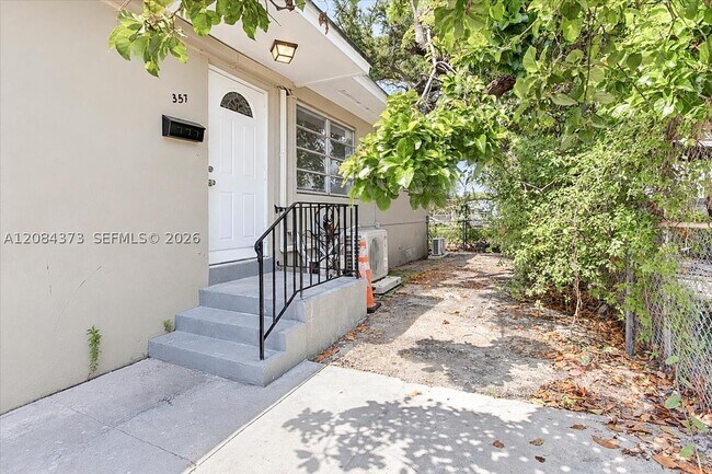 Photo - 355 NE 55th St Unit 2