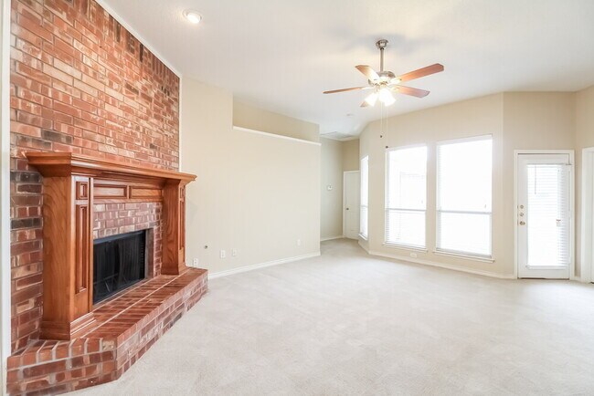 Photo - 1554 Cardigan Ln