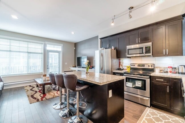 Photo - 19525-19573 73 Ave