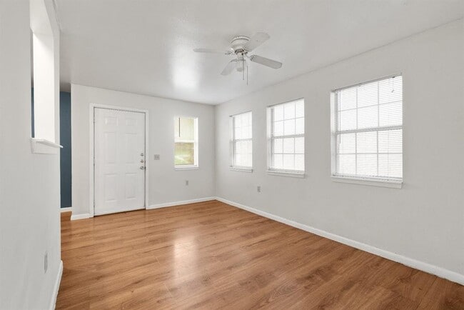 Photo - 1304 Delano St