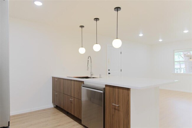 Photo - 305 Rowland Dr