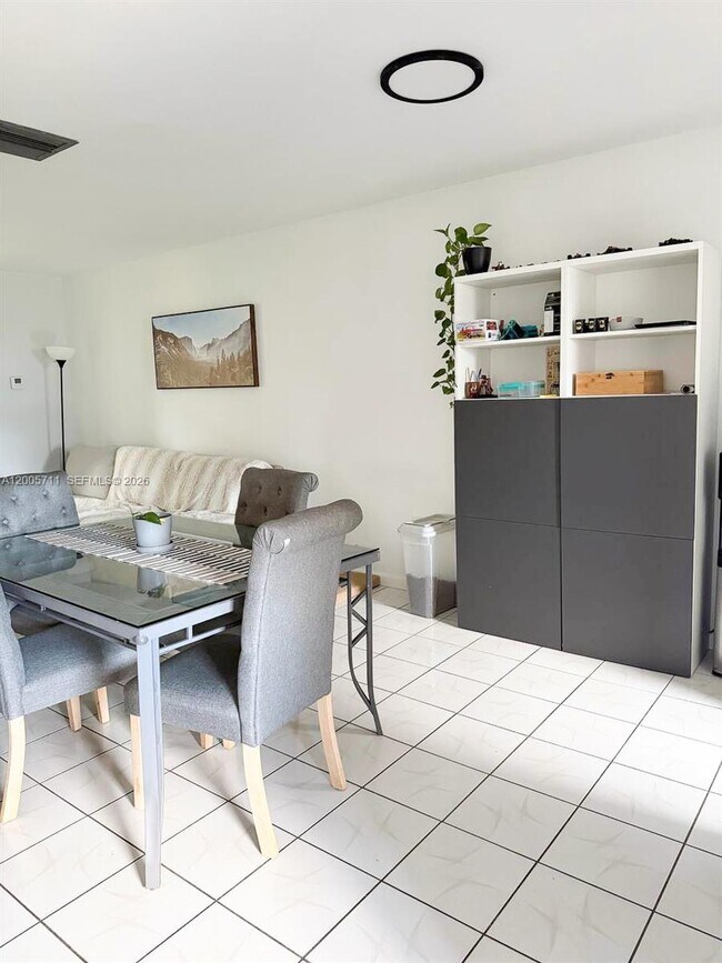 Photo - 2921 NW 68th Terrace Unidad 1