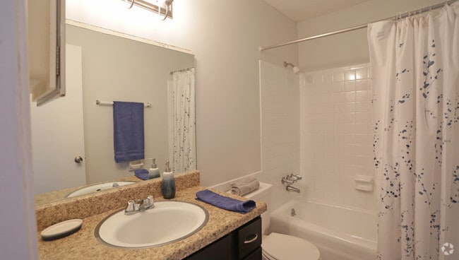 2Br, 2Ba - Center Pointe Landings