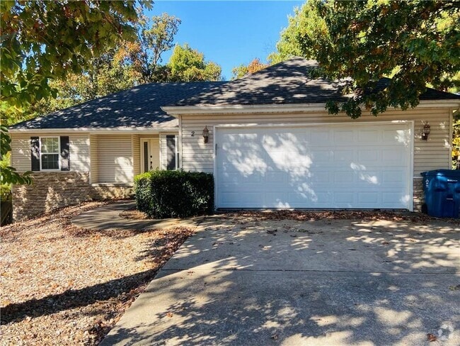 Building Photo - 2 Radcliffe Dr Rental