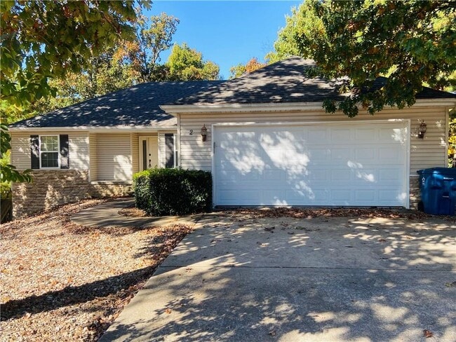 Building Photo - 2 Radcliffe Dr Rental