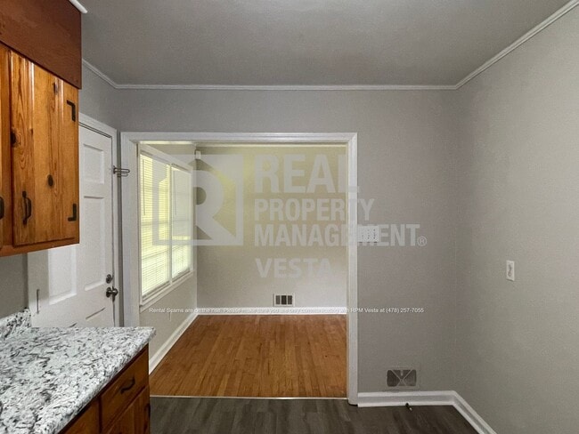 Photo - 1589 Canterbury Rd