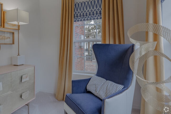 2BR, 2BA Sunroom - 1,035SF - Sunroom Sitting Area