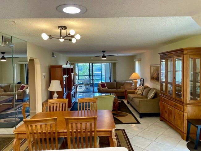 Photo - Elegant 2 bed 2 bath 55+ Condominium in Bradenton: Fully Furnished Annual Rental - Impeccably Mai... Unit L3