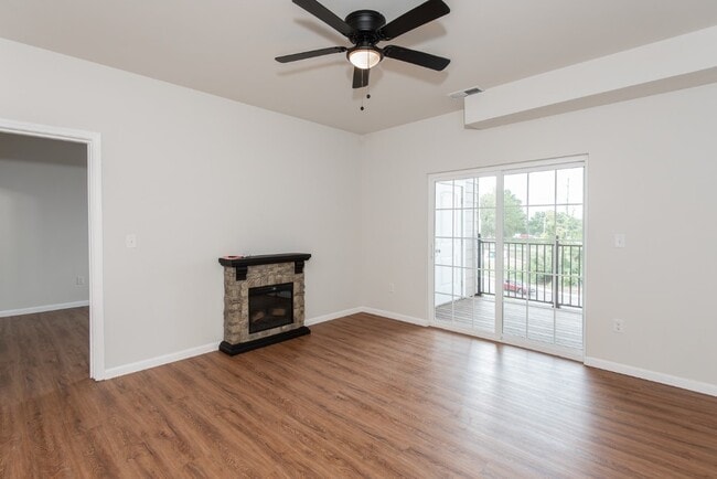 Photo - 137 Harmony Mdws Ct