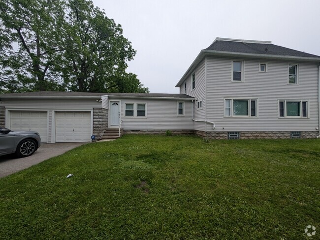 Building Photo - 150 Mount Read Blvd Unit Lower Rental