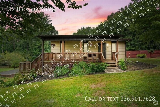 Building Photo - Charming 2-Bedroom Home in Quiet Small Tow...