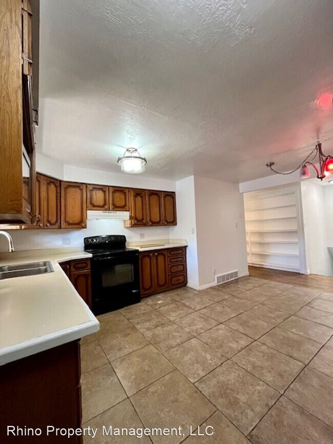 4 br, 3 bath House - 691 E Wyandotte Ave - 4 br, 3 bath House - 691 E Wyandotte Ave