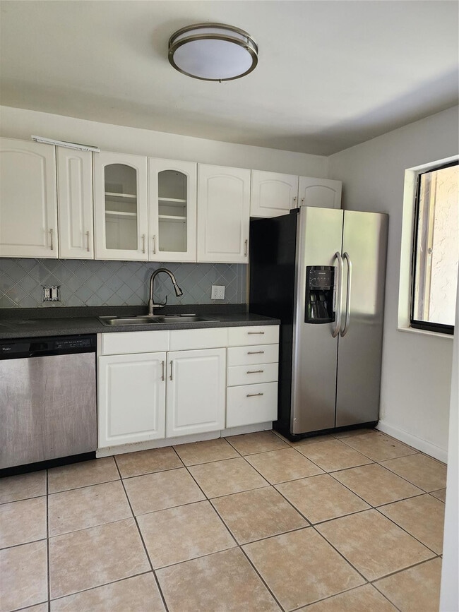Photo - 390 Racquet Club Rd Unit 204