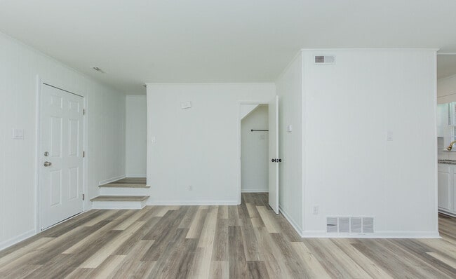 Building Photo - Myers Pointe Rental