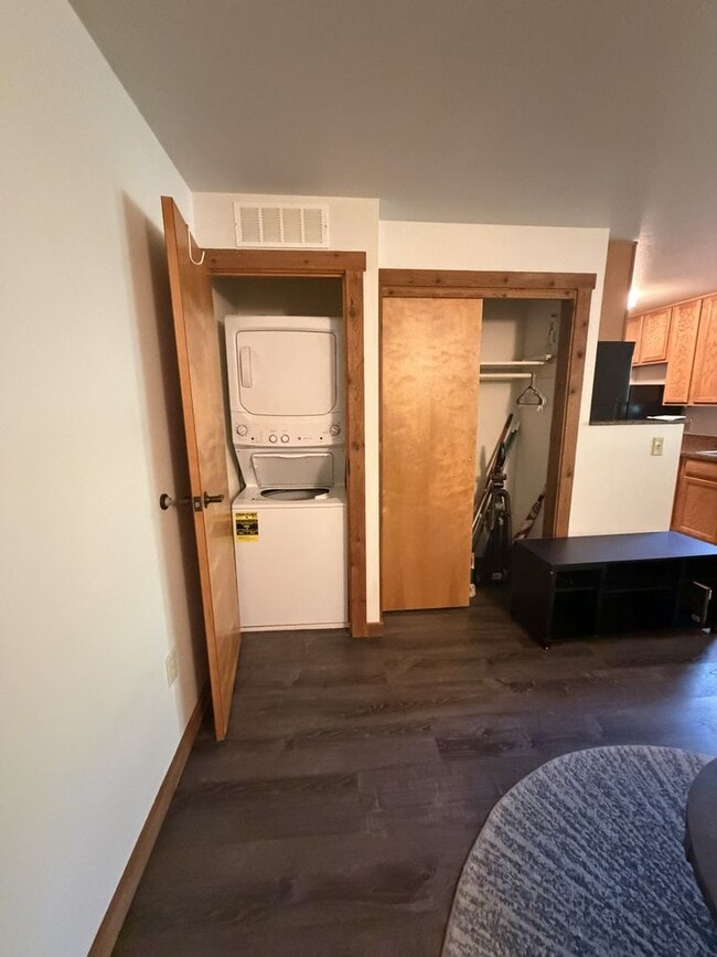 Photo - Pet Friendly Ponds Studio ( one pet considered)