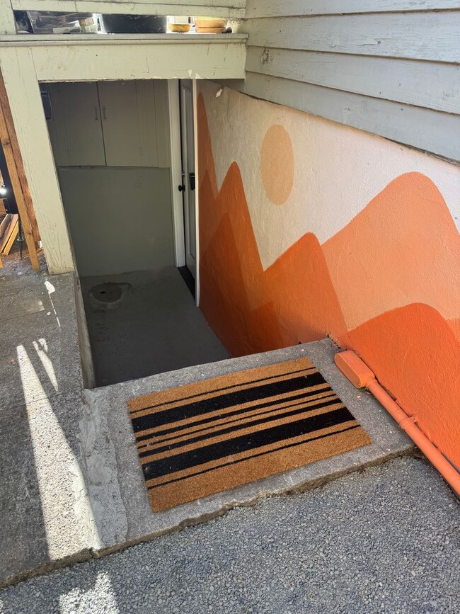 Photo - Fully Furnished 1-Bedroom Apartment – Private Entry – Sellwood