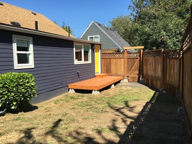 Exterior - Backyard - 4614 NE Going St Unit Blue House