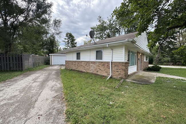 101 Shabbona Dr
