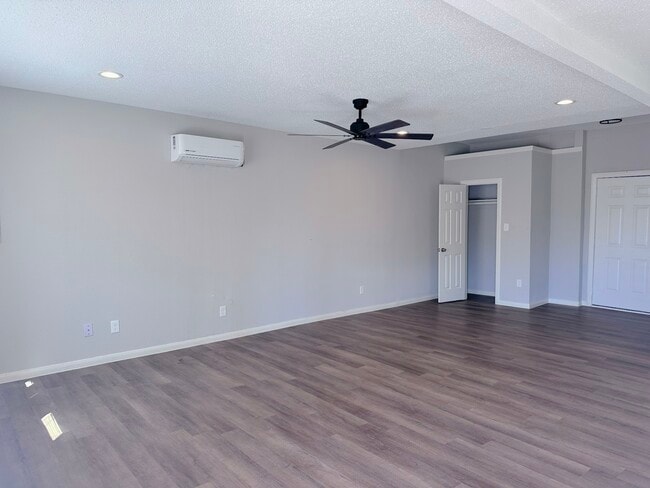 Photo - 2704 Brewster St