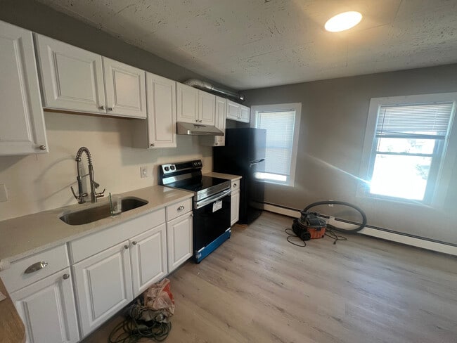 Photo - 132 Highland Ave Unit R