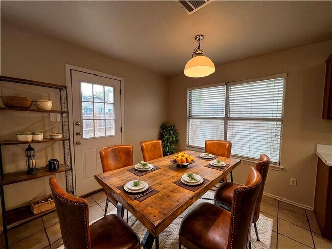 Photo - 1033 Christopher Ave Unidad B