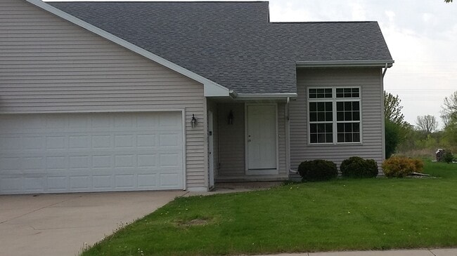 Great curb appeal - 2306 Oliver Lane Casa Adosada