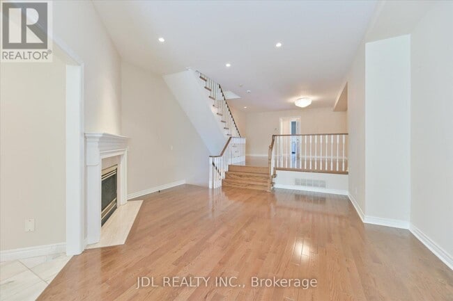 Photo - 3036 Bayview Ave