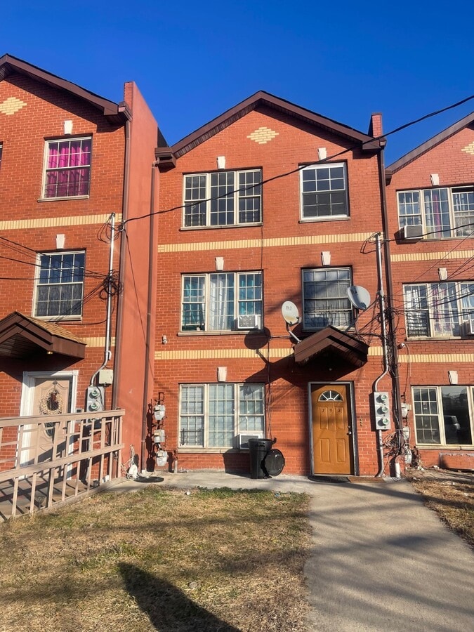 Photo - 793 Fountain Ave