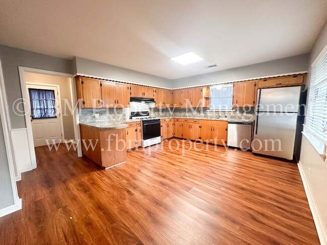 Photo - 603 E Lampasas St