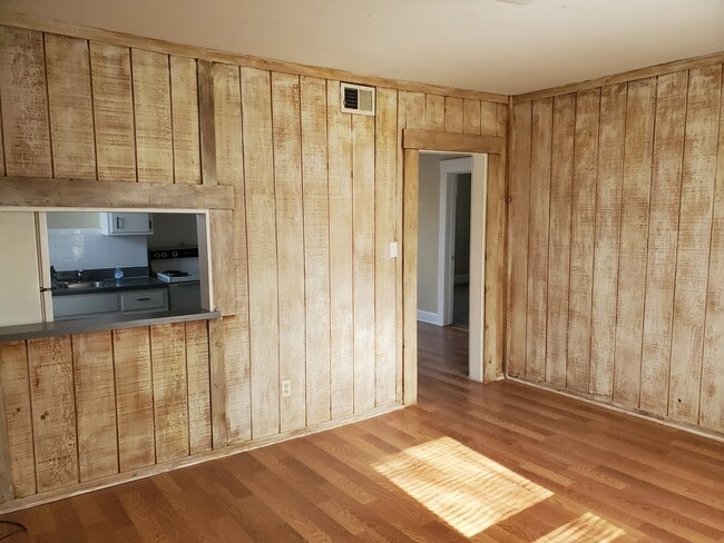 Photo - 216 NE Douglas St