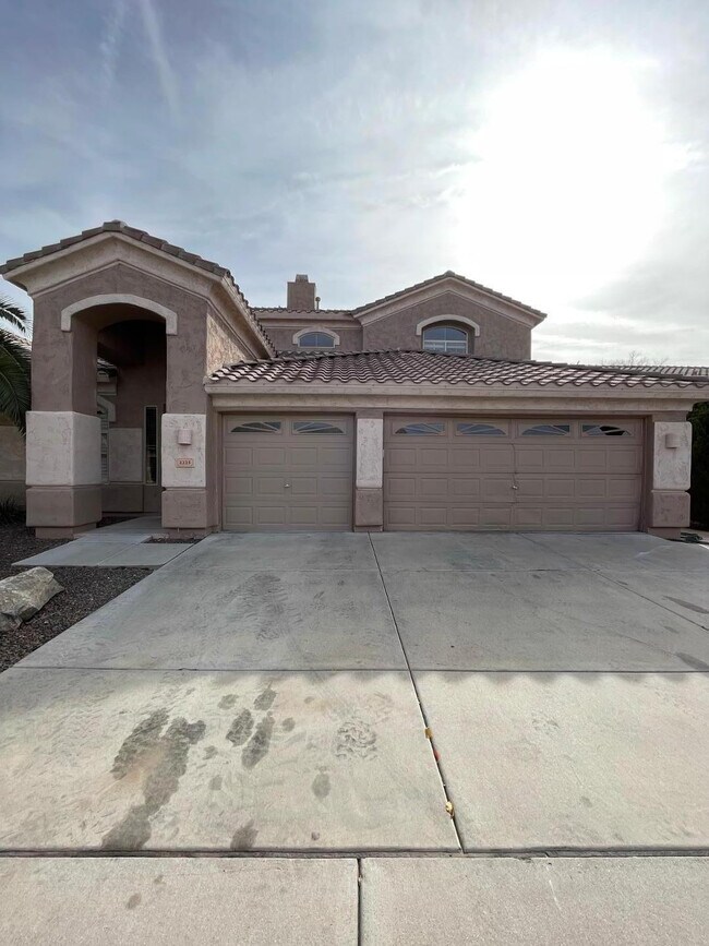 Photo - 2225 E Detroit St