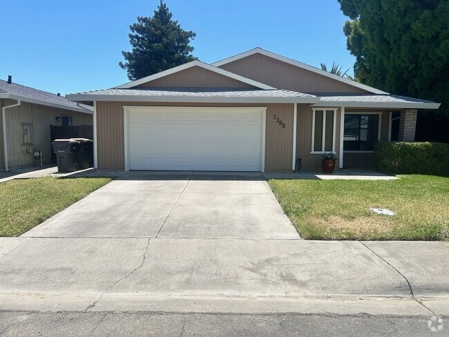 Building Photo - MOVE IN SPECIAL Updated 3 Bedroom 2 Bathro... Rental