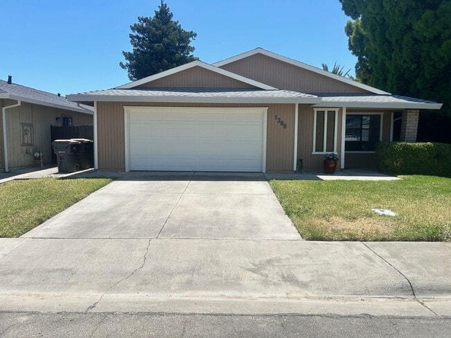 Updated 3 Bedroom 2 Bathroom Home in Woodland - Updated 3 Bedroom 2 Bathroom Home in Woodland
