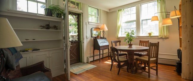 Building Photo - 40 Barrett Pl Unit 1