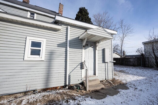 Photo - "Charming 1-Bedroom Retreat in Kokomo – Co... Unit 3