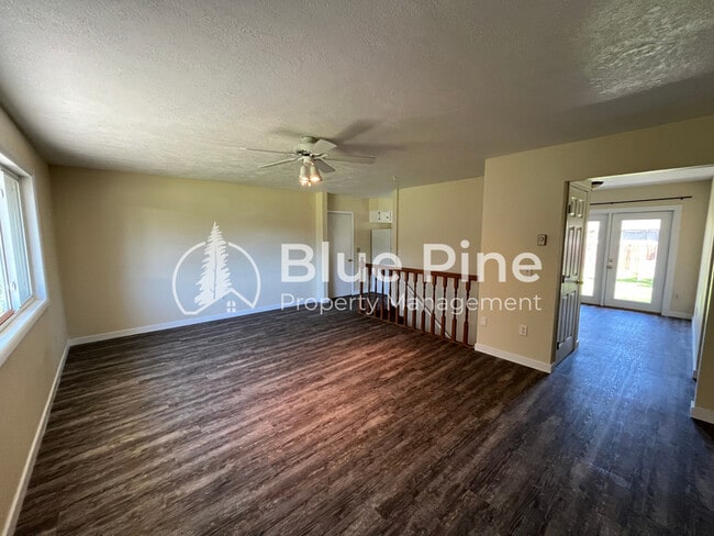 Photo - 450 Crimson Dr