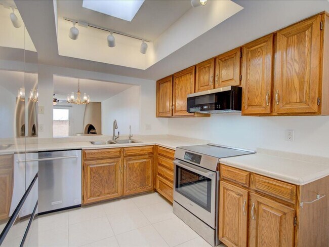 Building Photo - 5526 N Arroyo Grande Dr