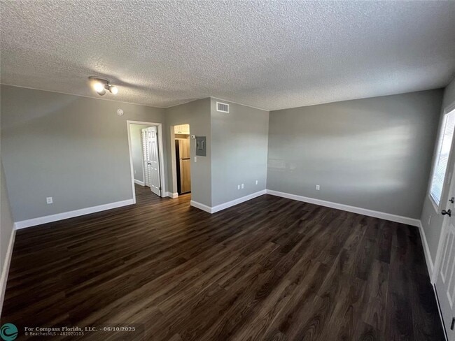 Building Photo - 2605 NW 135th St Unit 206-206 Rental