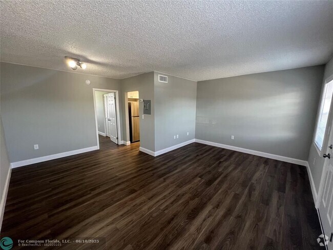 Building Photo - 2605 NW 135th St Unit 206-206 Rental