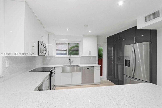 Photo - 3030 Bird Ave