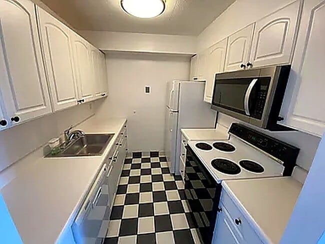 Ktichen - 566 Commonwealth Ave Unit 606